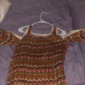 Colorful print cut off sleeve shirt